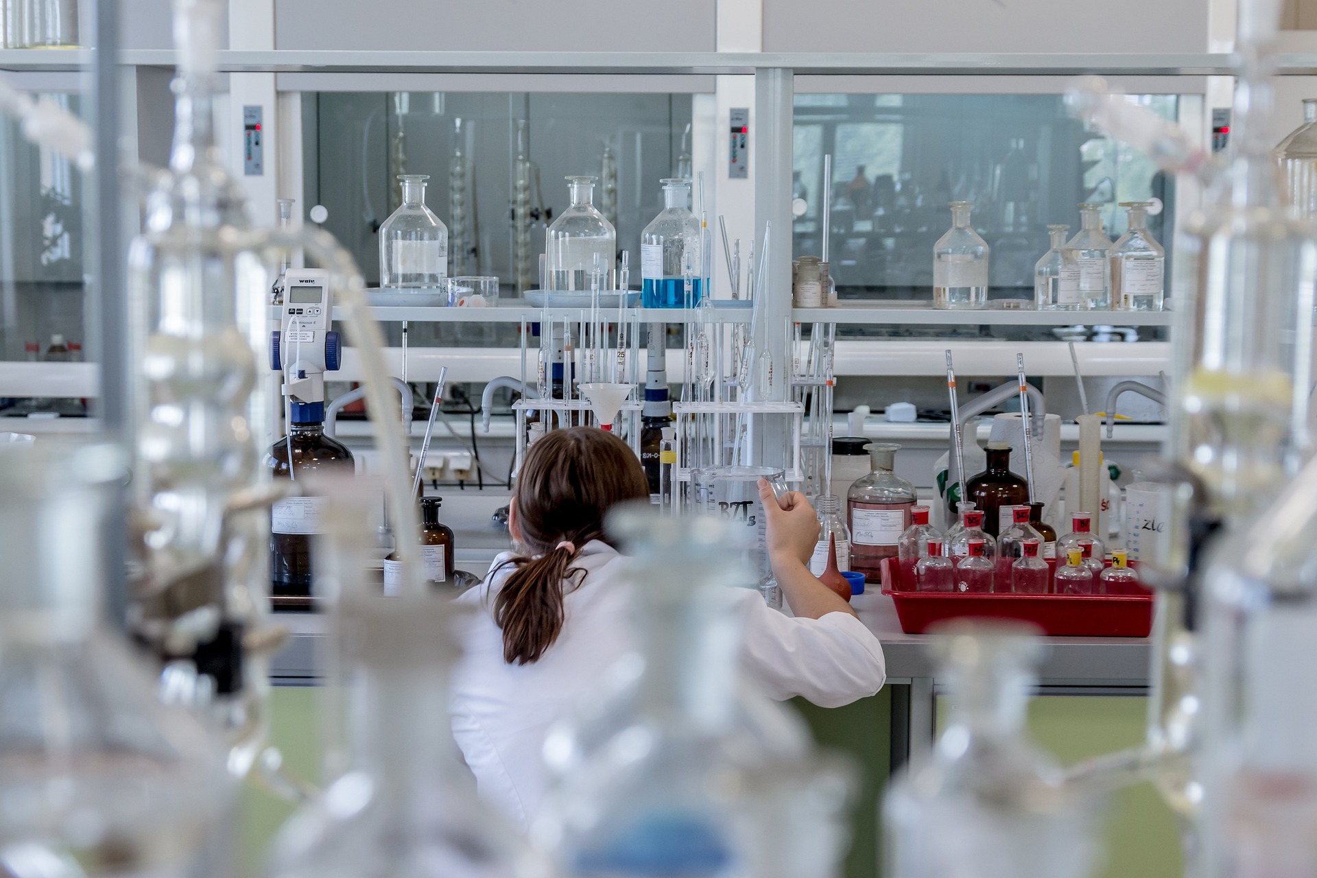 chemist-2815640_1920 chemist-2815640_1920